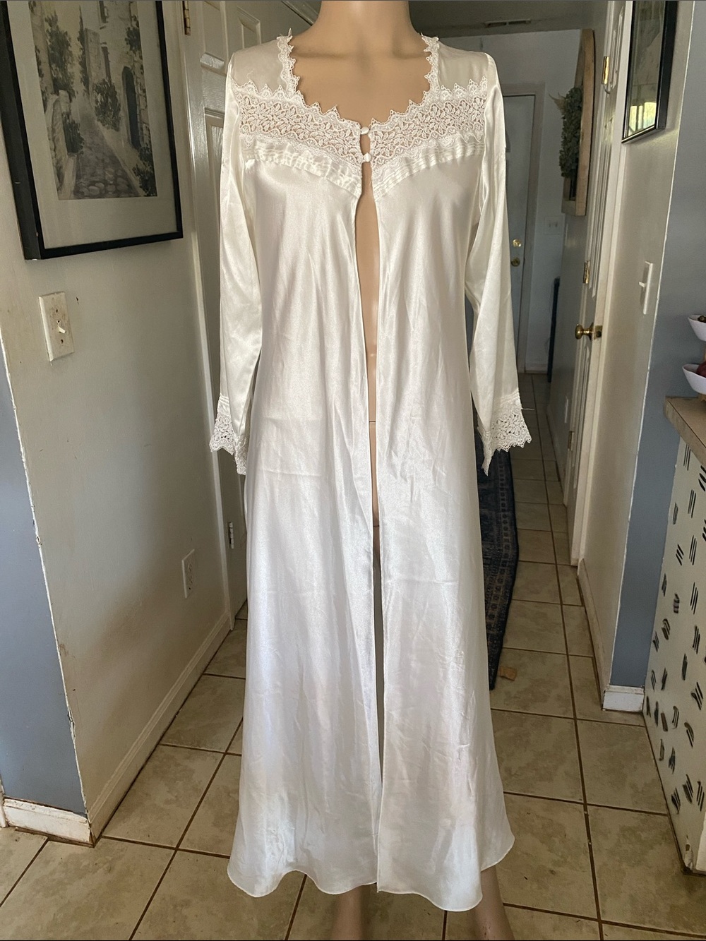 Eileen West Vintage Ivory Satin Long Lace-Trim Robe